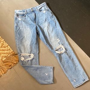 American Eagle distressed hi rise Mom jeans size woman’s 6